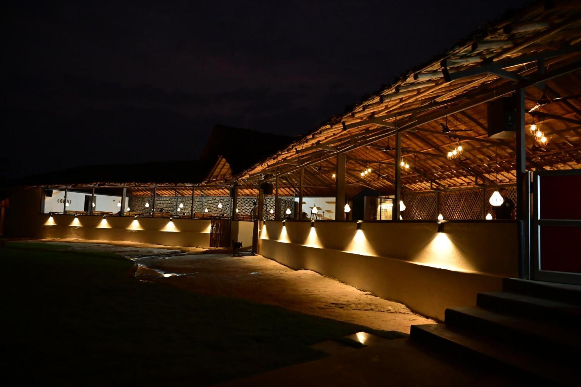The Hampi Cafe Hotel Eksteriør billede