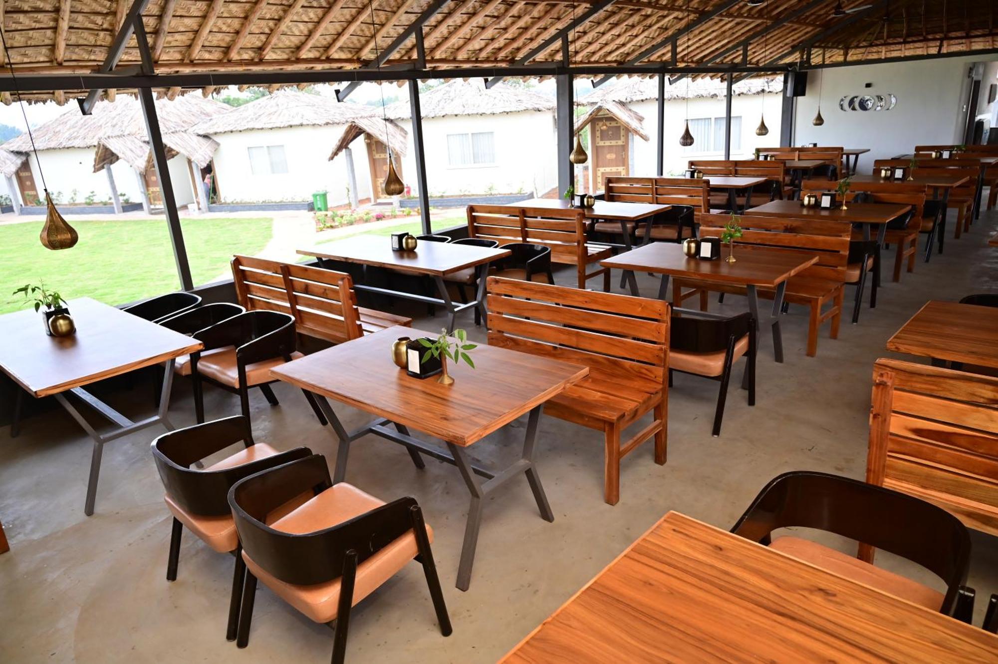 The Hampi Cafe Hotel Eksteriør billede